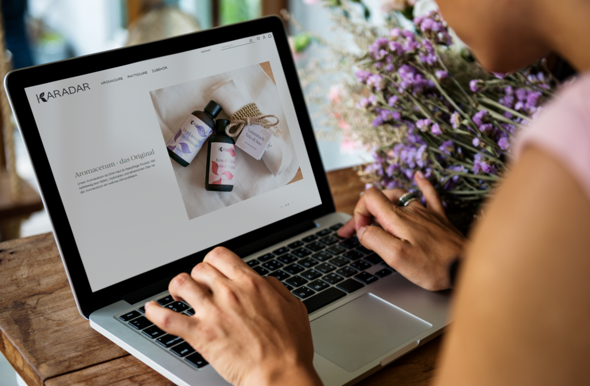 Laptop Mockup Doris Karadar